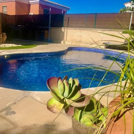 Townhouse, Private Pool Garden And Sea Views Сasa de vacaciones *