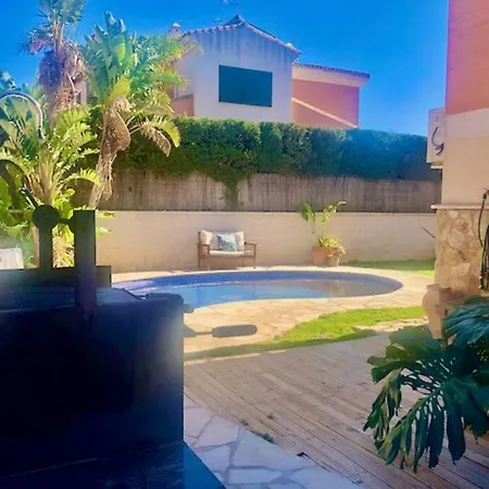Сasa de vacaciones Townhouse, Private Pool Garden And Sea Views *