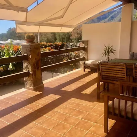 Townhouse, Private Pool Garden And Sea Views Сasa de vacaciones