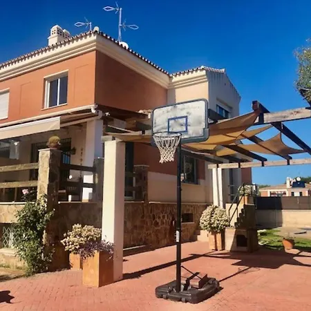 Townhouse, Private Pool Garden And Sea Views Сasa de vacaciones Torremolinos