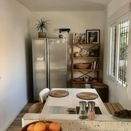 Townhouse, Private Pool Garden And Sea Views Сasa de vacaciones *