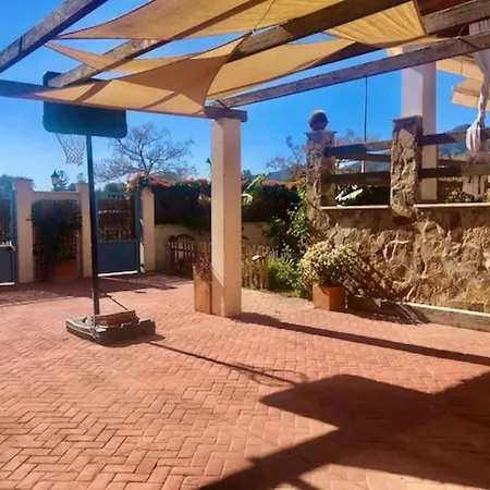 Townhouse, Private Pool Garden And Sea Views Сasa de vacaciones